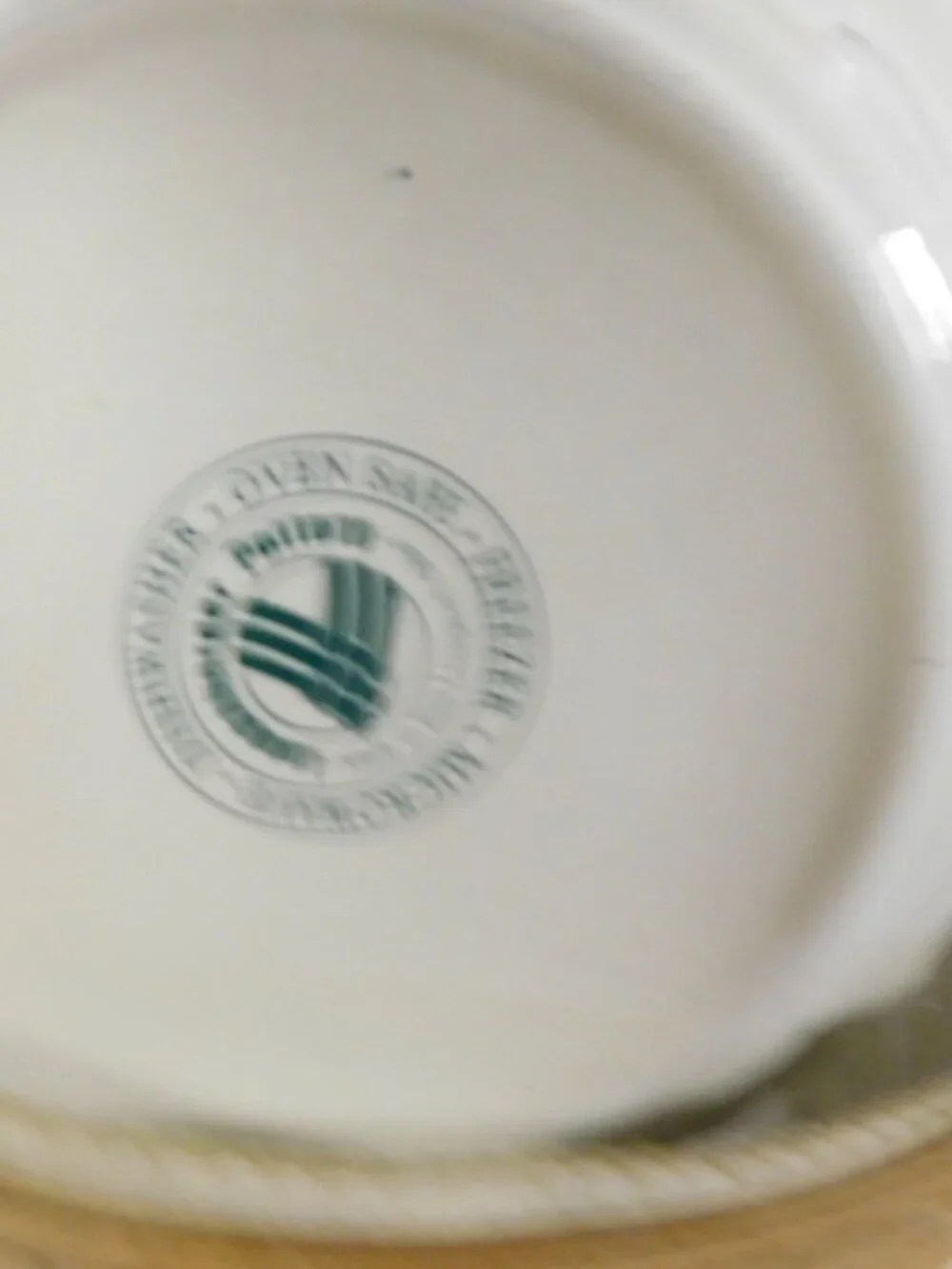 2009 Longaberger Fancy Round Pie Baker Basket Protector & Pottery Pie Baker USA